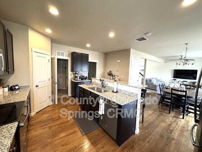 Building Photo - 8456 Hardwood Cir