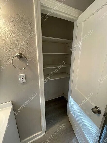 Building Photo - 314 Josanna St