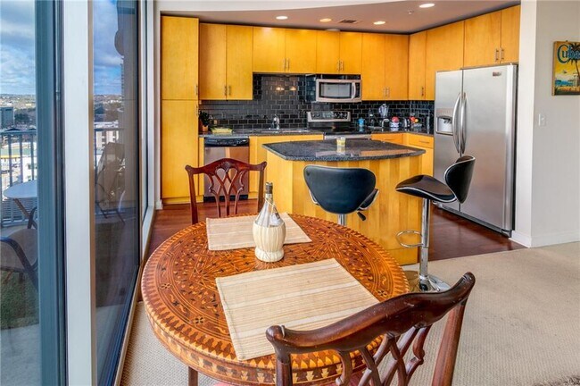 Building Photo - 360 Nueces St