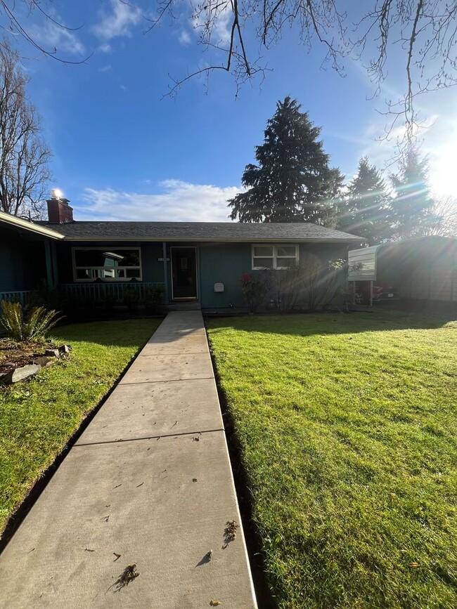 Building Photo - 2-Bedroom 1-Bathroom home off River Road