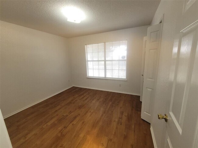 Building Photo - 110 Mill Creek Dr