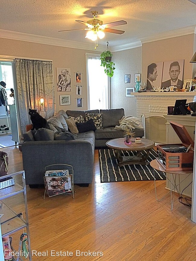 Building Photo - 2117 N Shartel Ave