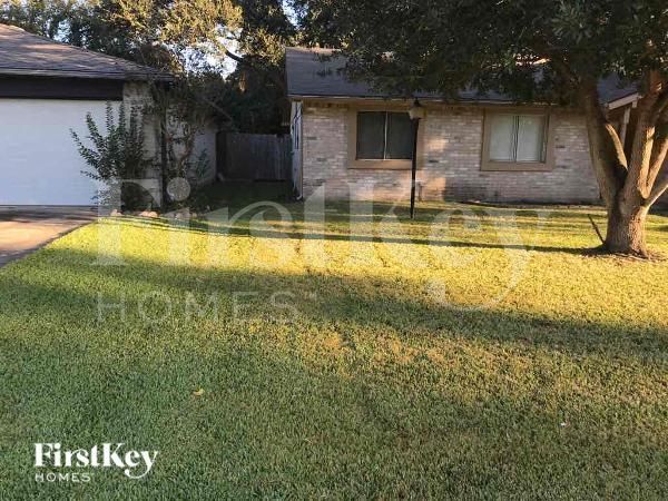 Building Photo - 2418 Aprilmont Dr