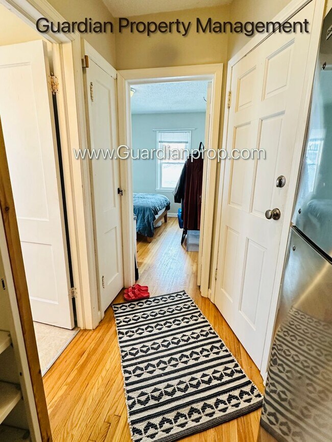 Building Photo - South Minneapolis Side by Side, Laundry, Dishwasher, Fenced Yard, Storage,  1 Car Garage available,