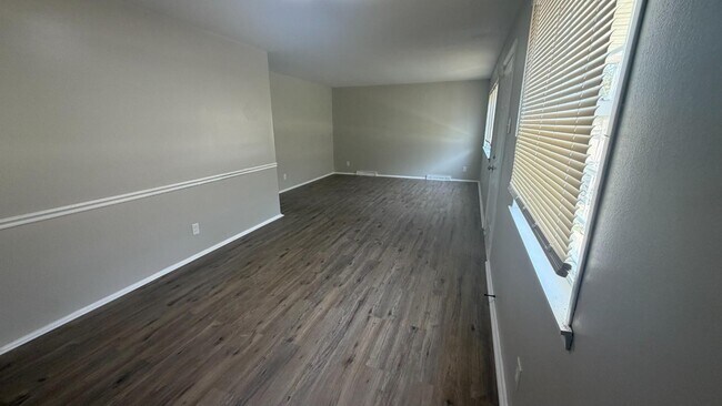 Building Photo - 10049 Lilac Ave