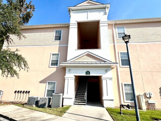 Building Photo - Charming 3-Bed, 2-Bath Condo in Key West-S...