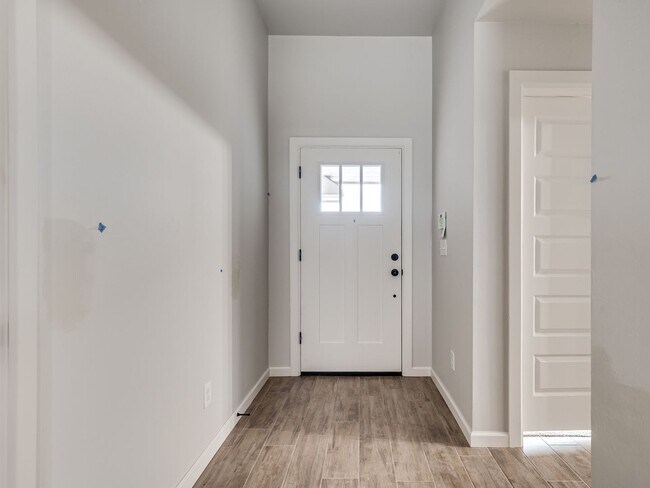 Building Photo - Newer Home in Moore!