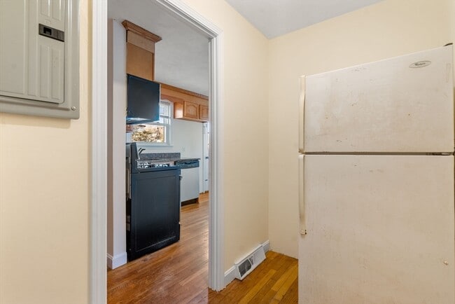 Building Photo - 19 Moreland Ave