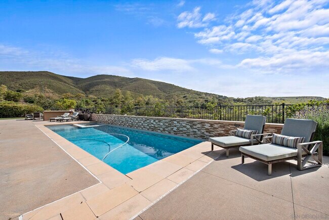 Building Photo - 14748 Valle Del Sur Ct