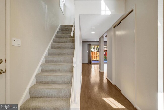 Primary Photo - 6576 Yadkin Ct