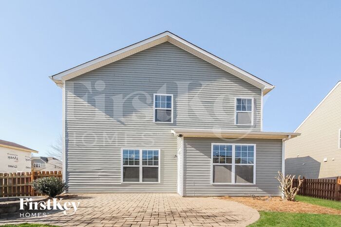 Building Photo - 574 Marthas View Dr NW