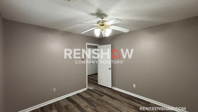 Building Photo - 2112 Pillsbury Pl