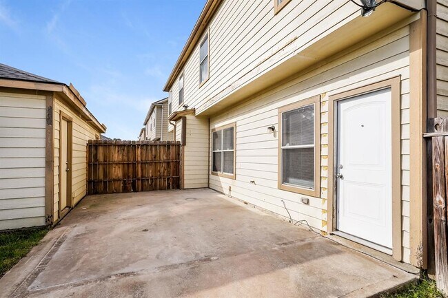 Building Photo - 23731 Pebworth Pl