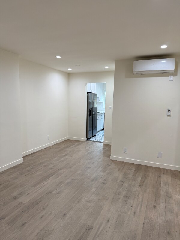 Building Photo - 2140 Beachwood Dr