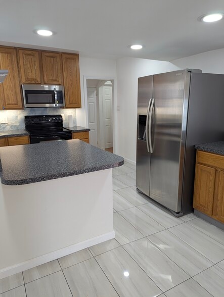 Building Photo - 6625 Harrison Ln