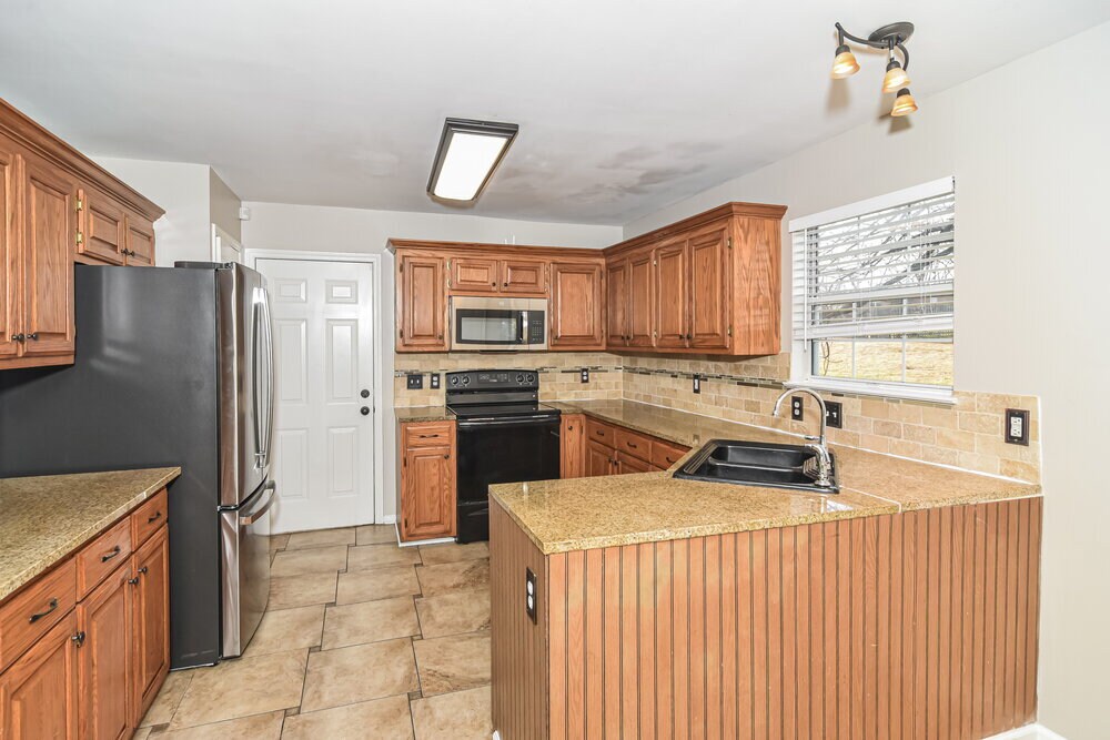 Building Photo - 2813 Louise Russell Dr