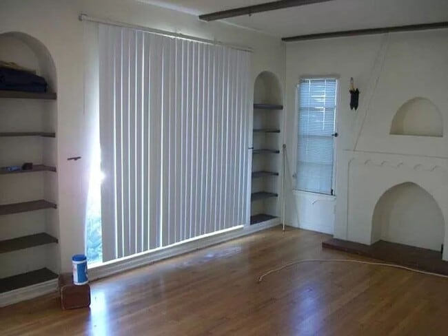 Building Photo - 204CO