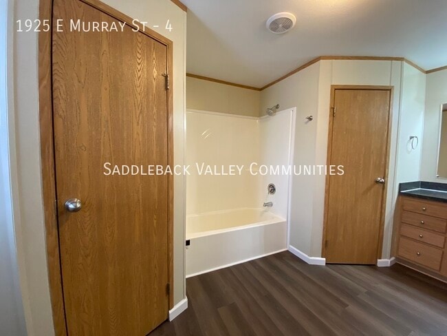 Building Photo - 1925 E Murray St