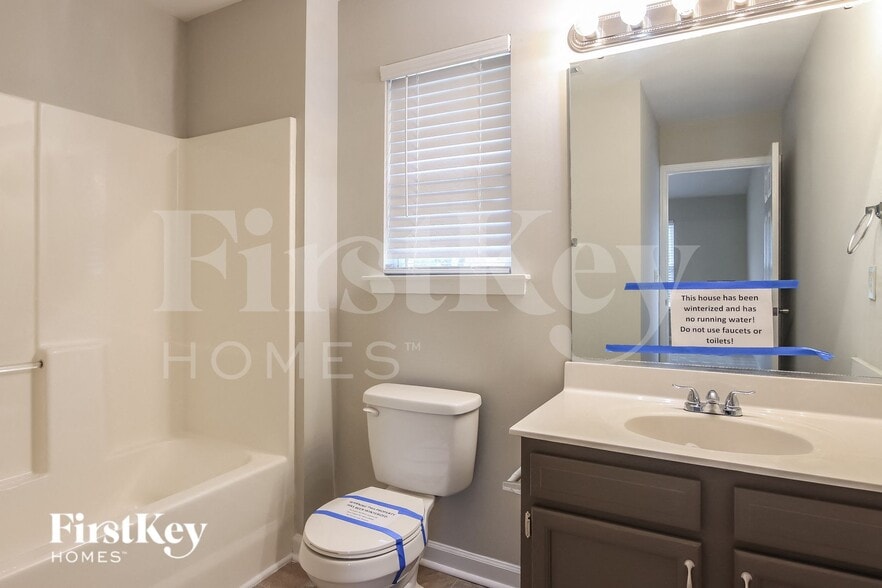 Building Photo - 4 Franklinwood Dr