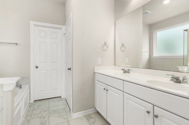 Building Photo - 13401 Emerald Mallard Dr