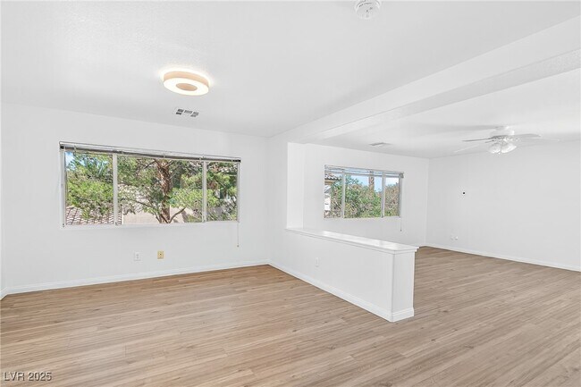 Building Photo - 1007 Paradise View St