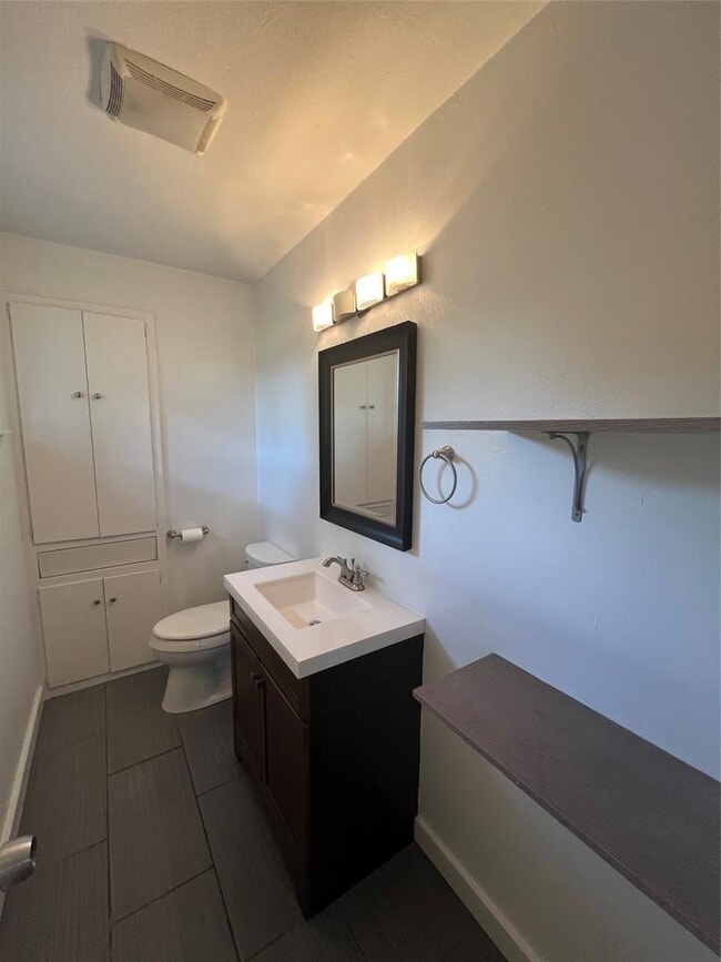 Building Photo - 6104 Walnut Hills Dr