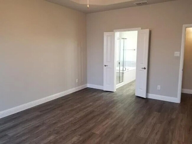 Building Photo - Coming Soon! 4BR/3.5BA | Updated Single Family Home | 2-Car Garage Parking | Fenced backyard