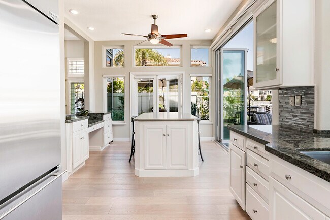 Building Photo - 346 Whites Landing