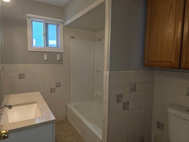 Building Photo - 119 Webster St