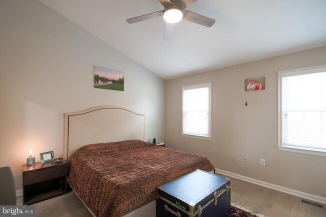 Building Photo - 332 S Alfred St