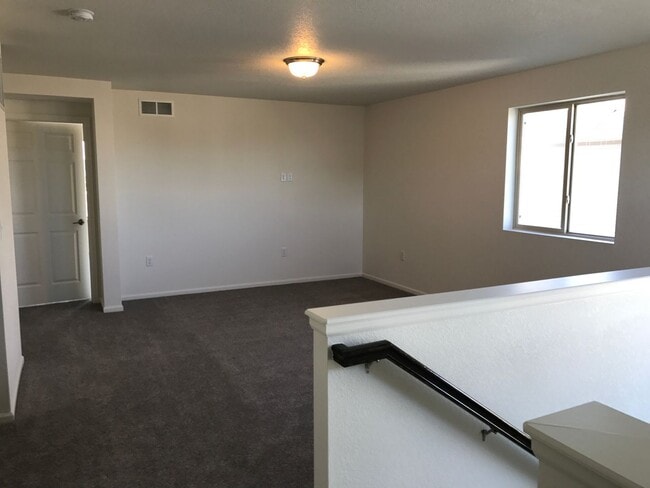 Building Photo - 3 bedroom 2 1/2 bathroom house in Commerce...