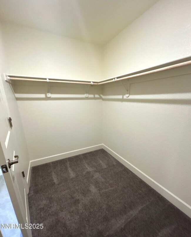 Building Photo - 963 Cascade Range Dr
