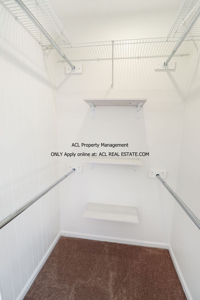 Building Photo - Nicely Located, Pet Friendly, Lake Merritt...