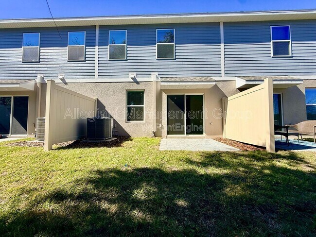 Building Photo - 1622 Fan Palm Dr