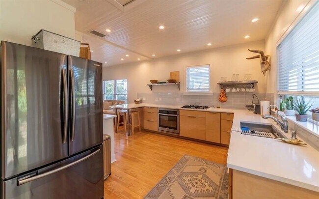 Building Photo - 1503 Newton St