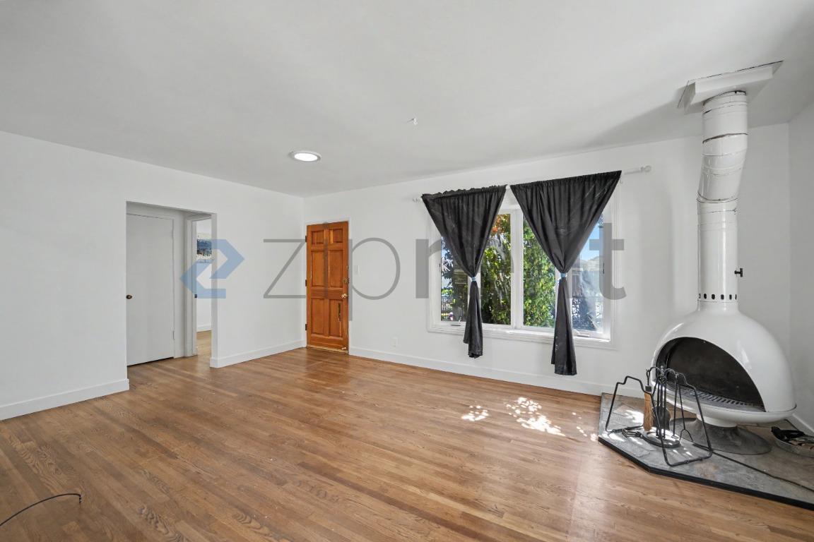 Building Photo - Unit
