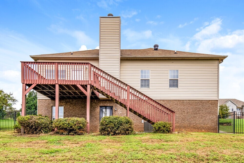 Building Photo - 310 Hidden Ridge Dr