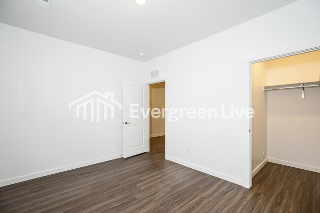 Building Photo - 214 Ravello St