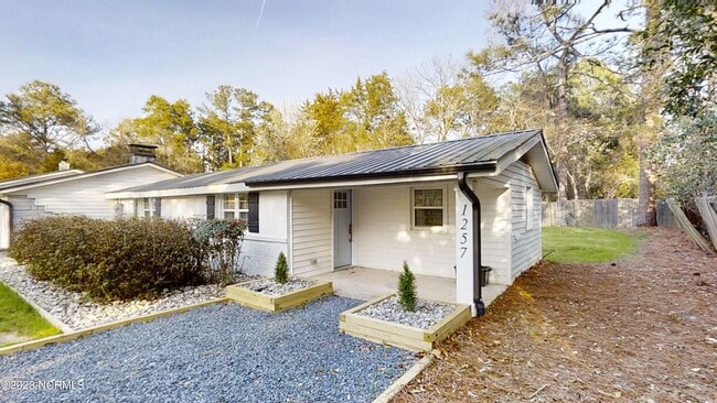 Building Photo - 1255 Central Dr