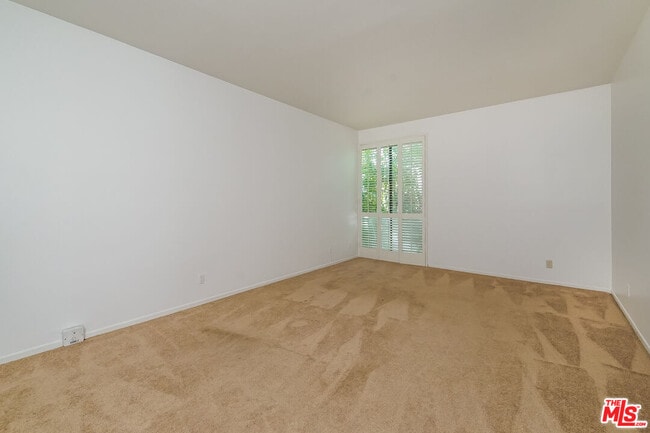 Building Photo - 11805 Mayfield Ave