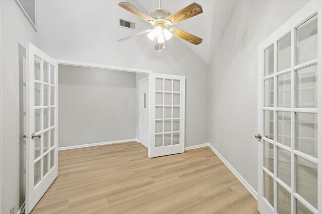 Building Photo - 25903 Long Hill Ln