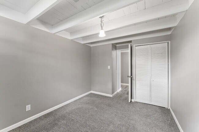 Building Photo - Charming Mid-Century Ranch Home Available Now!  1st Month's Rent is FREE!*