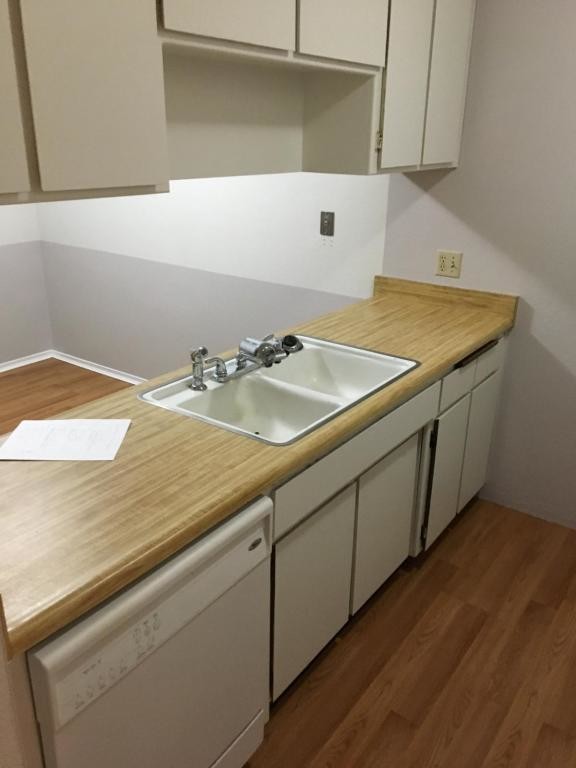 Building Photo - 2004 Ahern St