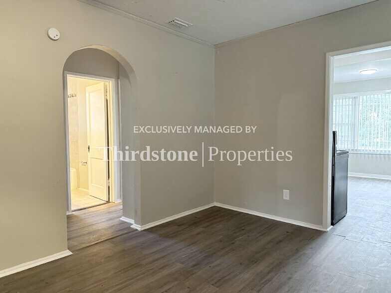 Building Photo - 435 Springfield Ct N