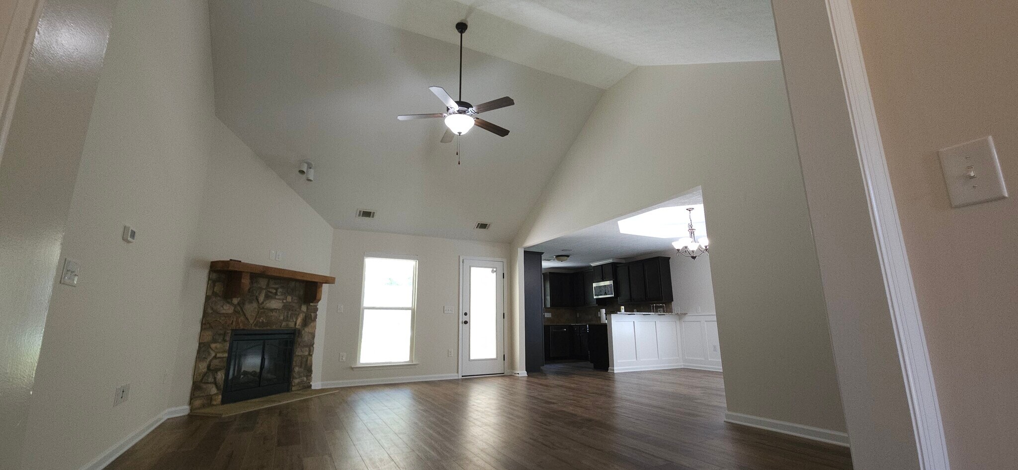 Living - 473 Sebastian Dr