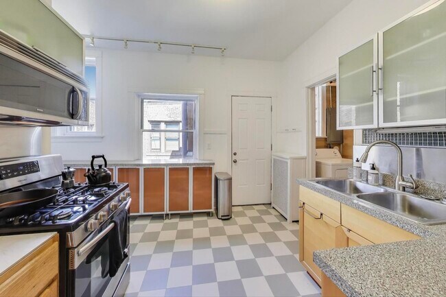 Building Photo - 5108 S Woodlawn Ave