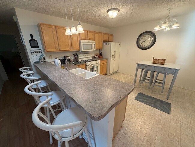 Building Photo - 2 bedroom 2 bath patio villa