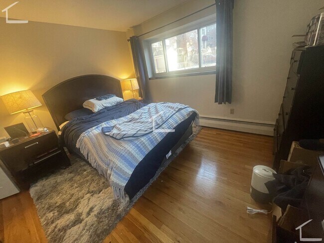 Building Photo - No Fee! Parking, Heat and Hot Water Included! Renovated, Sunny and Spacious!  Cat Friendly! Prime...