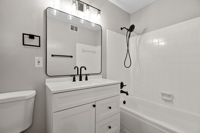 Building Photo - 315 Winding River Dr