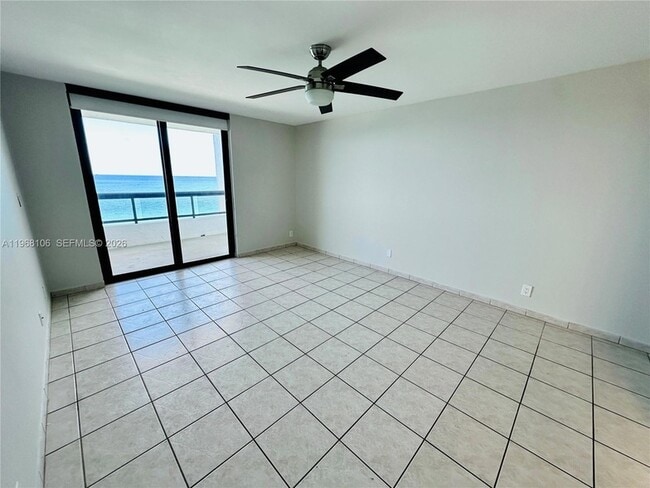 Building Photo - 2555 Collins Ave